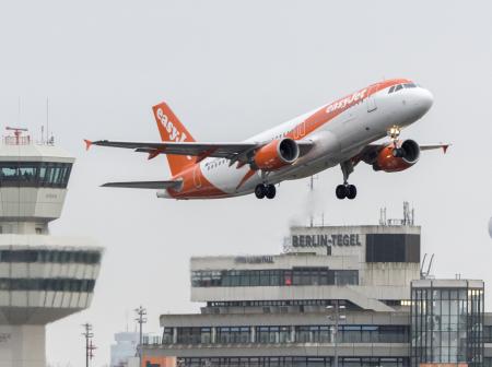 EasyJet Tegelin lentoasemalla.