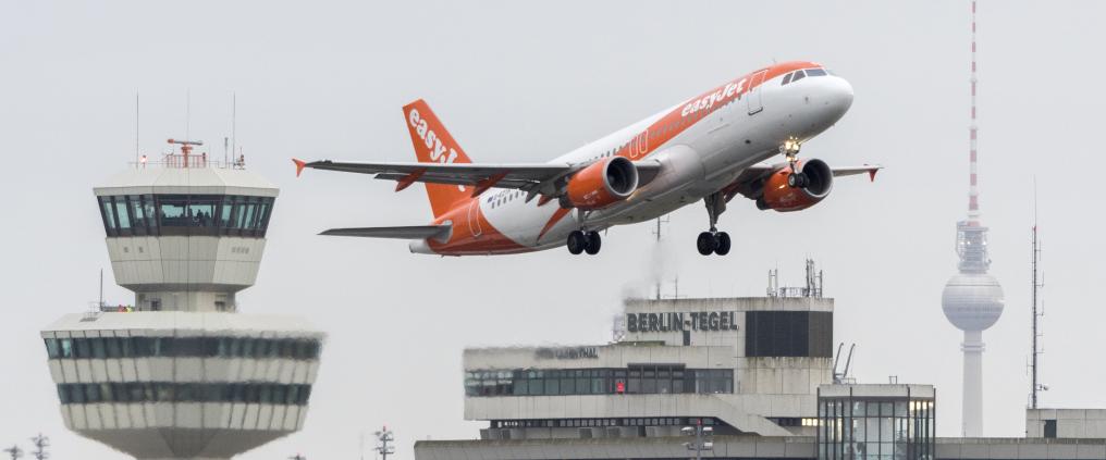 EasyJet Tegelin lentoasemalla.