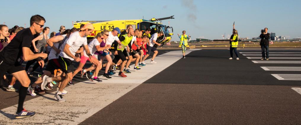 Cooper test runners starting their run.