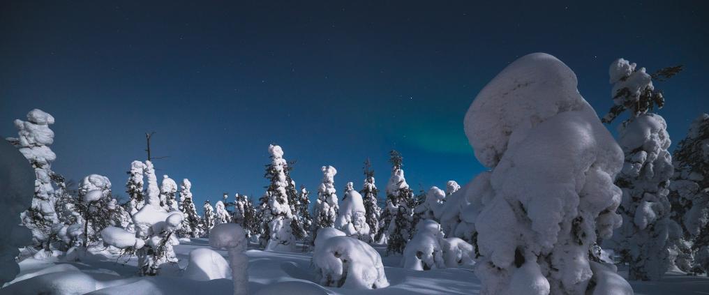 Lumihanki pimeässä Lapissa