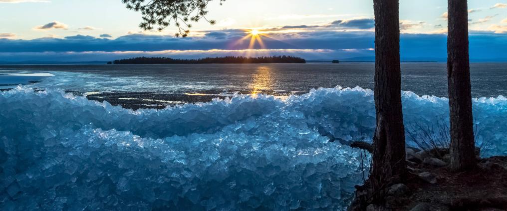 Keväinen järvimaisema Kuusamossa